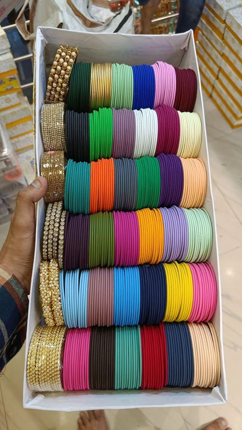 Kundan Bangles Set, Bridal Silk Thread Bangles Set, Bangles Aesthetic, Bangles Ideas, Easy Diy Fashion, Popsicle Stick Crafts House, Hippie Bedroom Decor, Bangle Stack, Silk Thread Bangles Design