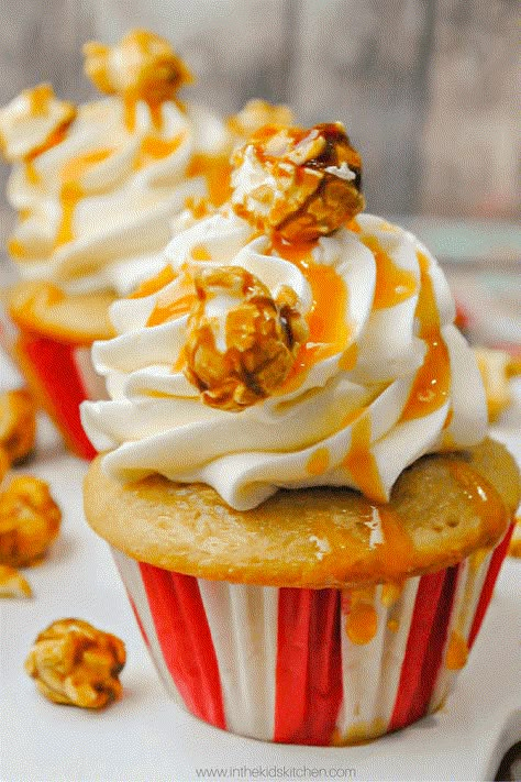 Caramel Popcorn Cupcakes, perfect for a Circus Birthday Party or Baseball Birthday Party. An easy vanilla butter cake topped with homemade caramel buttercream, caramel popcorn and caramel syrup - the perfect caramel dessert Greatest Showman Party, Popcorn Cupcakes, Carnival Birthday Party Theme, Birthday Carnival, Carnival Food, Halloween Party Snacks, Circus Theme Party, Popcorn Party, Carnival Birthday Party