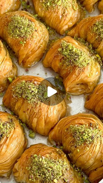 49K views · 1.6K likes | Hatay Ömür Yufka on Instagram: "Hızlı pratik lezzetli @semadanlezzetler   Try the mussel dessert with this method, it is easy to make and very practical..  🫣🫣🫣  🎈MUSSEL BAKLAVA🎈  1 /2 pack of ready-made phyllo pastry 📌📌@hatayomoryufka  300 g plain oil  100 g oil  200 g coarsely chopped peanuts (📌📌@hatayomuryufka) Shrink a single phyllo dough on a rolling pin, then take it out of the rolling pin and open it. I divided the phyllo dough into two from the long side. My phyllo is long, I shrunk each phyllo dough and shaped it as shown in the video (intermediate video is an excerpt) and I put cream and peanuts in between..  📍📍For the sherbet 📍📍  600 g sugar 300g of water Lemon juice or crème fraîche (1/2 teaspoon) Preparation: Boil water, add sugar to it, st Shredded Phyllo Dough Recipes, Phyllo Dough Recipes Dessert, Phyllo Pastry Recipes, Baklava Pie, Baklava Rolls, Philo Dough, Best Baklava Recipe, Baklava Recipe Easy, Kunafa Recipe