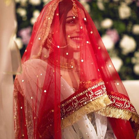 DCMedia posted on Instagram: “Do u love these customised written nikah dupatta trend recently seen in many wedding? Is it yay or…” • See all of @dc.deescreations's photos and videos on their profile. Qabool Hai, Muslim Bridal, Nikah Dress, Bridal Dupatta, Wedding Veil Accessories, Polka Dots Fashion, Bridal Dress Fashion, Bridal Dress Design, Bridal Photos