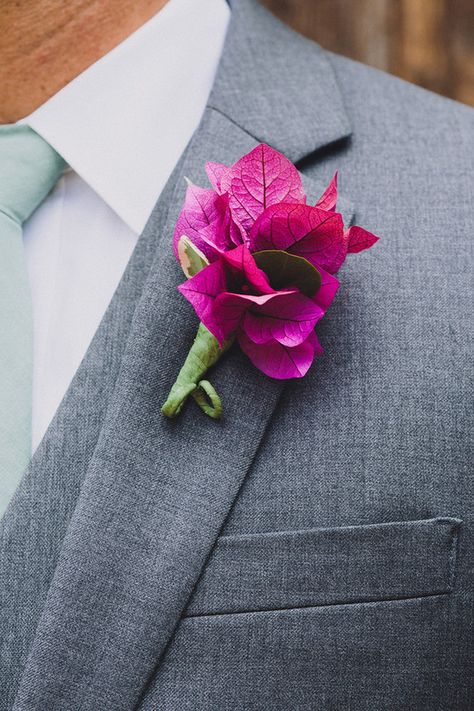 bougainvillea boutonnière Bougainvillea Bouquet, Bougainvillea Wedding, Magenta Wedding, Groomsmen Boutonniere, Spanish Wedding, Viva Magenta, Boda Mexicana, Santorini Wedding, Palm Springs Wedding