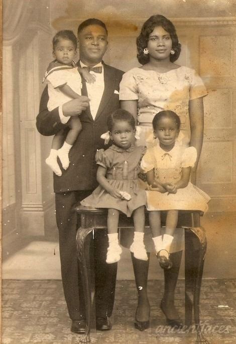 African American History Facts, African American Fashion, African American Family, Retro Photos, Black Church, Black Family, Lovely Family, Black Fathers, Vintage Black Glamour