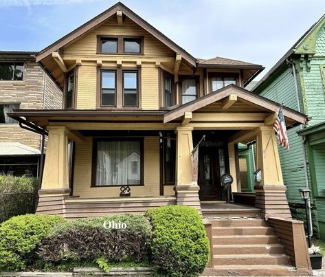 Cheapish 1900 Ohio Craftsman Home For Sale $95K - Stunning Woodwork! - Old Houses Under $50K 1910 Craftsman Home, Old Craftsman Exterior, 1906 Craftsman Home, Craftsman Mansion, Old Craftsman Style Homes, Historic Craftsman Homes, Classic Craftsman Home, Dark Woodwork, Tiled Bath