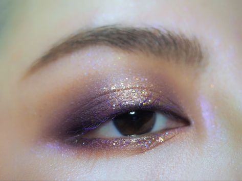 Soft Purple Smokey Eye Makeup, Airy Makeup Looks, Lilac And Gold Makeup, Smoky Purple Eye Makeup, Etheral Make Up, Soft Purple Eye Makeup, Purple And Gold Makeup, Mauve Makeup, Purple Eye Makeup