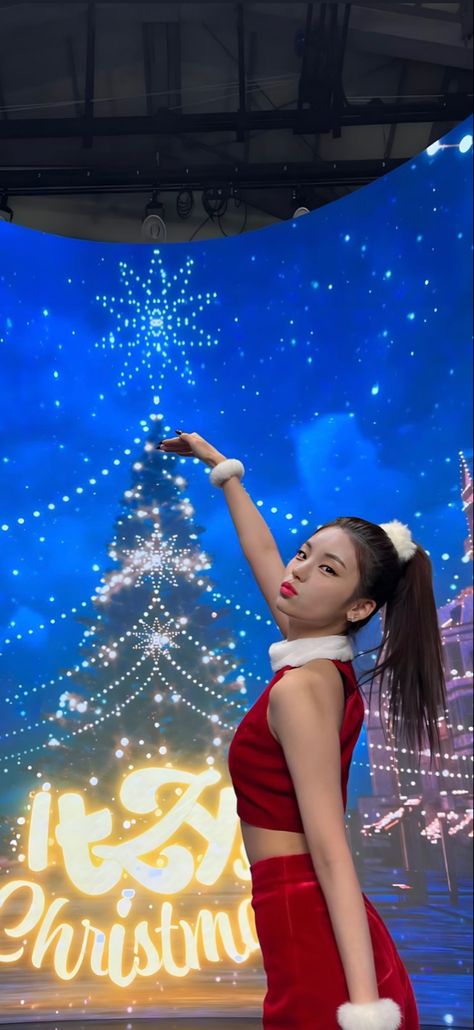 Yeji Wallpaper, Itzy Wallpaper, Year Wallpaper, Happy New Year Wallpaper, New Year Wallpaper, Christmas Wallpaper, Kpop Wallpaper, Kpop Girls, Happy New