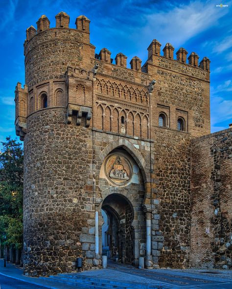 Gothic Architecture, Toledo, Barcelona Cathedral, Palace, Louvre, Castle, Favorite Places, Spain, Tower