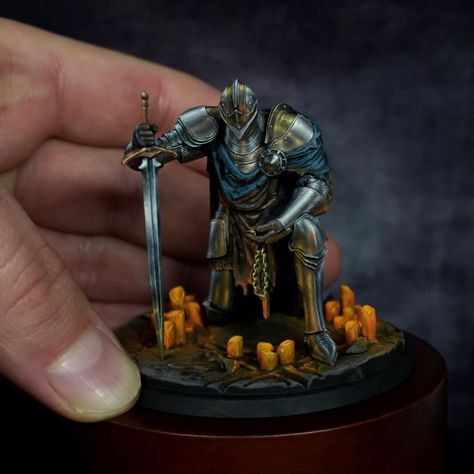 Fallen Knight, Dnd Crafts, Dnd Minis, Warhammer Figures, Miniature Bases, Warhammer Paint, Dungeons And Dragons Miniatures, D&d Miniatures, Dark Souls Art