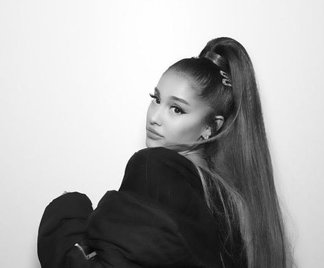 why are the meet & greet photos that cost $800 in black n white lol Ariana Grande Black And White, Ariana Grande Black, Ariana Grande Images, Sam & Cat, Ariana Grande Sweetener, Ariana Grande Fans, Ariana Grande Wallpaper, Ariana Grande Photoshoot, Ariana Grande Photos