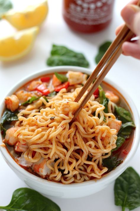 10. 20-Minute Spicy Sriracha Ramen Noodle Soup #healthy #ramen #recipes http://greatist.com/eat/healthier-ramen-recipes Healthy Ramen Recipes, Healthy Ramen, Ramen Noodle Salad, Easy Ramen, Ramen Recipe, Homemade Ramen, Spicy Ramen, Ramen Noodle Soup, Ramen Noodle Recipes