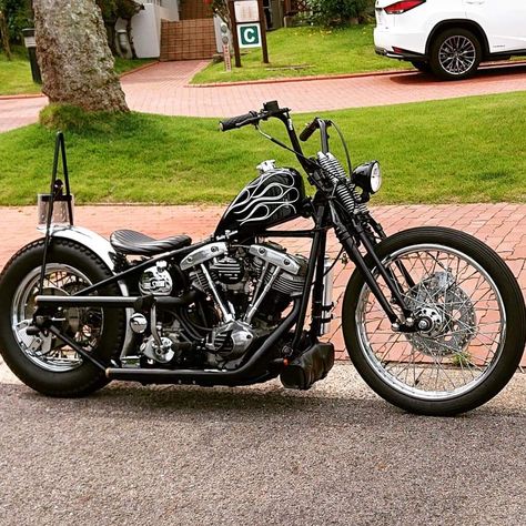 Chopper Motorcycle Oldschool, Shovelhead Bobber, Harley Softail Deluxe, Harley Chopper, Custom Motorcycle Paint Jobs, Custom Motorcycles Bobber, Harley Shovelhead, Harley Davidson Artwork, Custom Motorcycles Harley