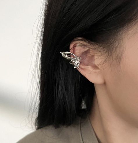 Esr Piercings, Fake Ear Cuff, Cute Piercing, Butterfly Ear Cuff, Unique Ear Cuffs, Experimental Fashion, Ear Cuff Silver, Earrings Outfit, The Constellations