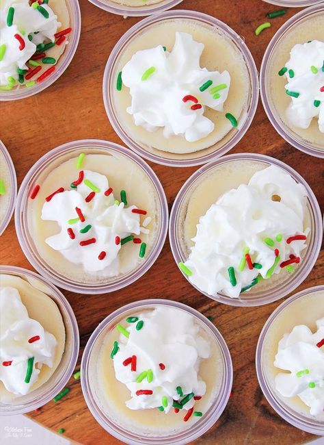 Sugar Cookie Jello Shots, Recipes With Alcohol, Holiday Jello Shots, Christmas Drinks Alcohol Recipes, Christmas Drinks Recipes, Christmas Sugar Cookie, Pudding Shots, Jello Shot Recipes, Christmas Cookie Recipes