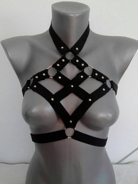 Harness Aesthetic, Body Harness Outfits, Diy Bralette, Chica Punk, Gothic Lingerie, Biker Chain, Harness Fashion, Harness Bra, Body Harness