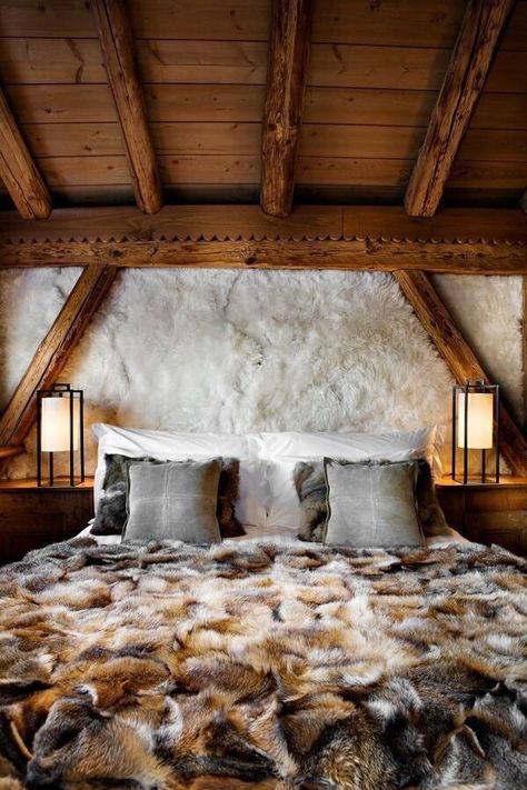 Ski Cabin Decorating Ideas, Chalet Modern, Chalet Bedroom, English Room, Chalet Style, Ski Chalet, Cabin Life, Design Del Prodotto, Rustic Bedroom