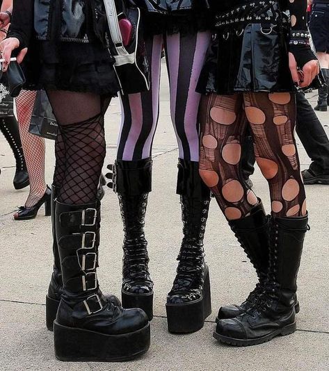 Emo Boots, Look Grunge, Catty Noir, Estilo Indie, Punk Clothing, Grunge Dress, Emo Outfits, Poses References, Estilo Punk