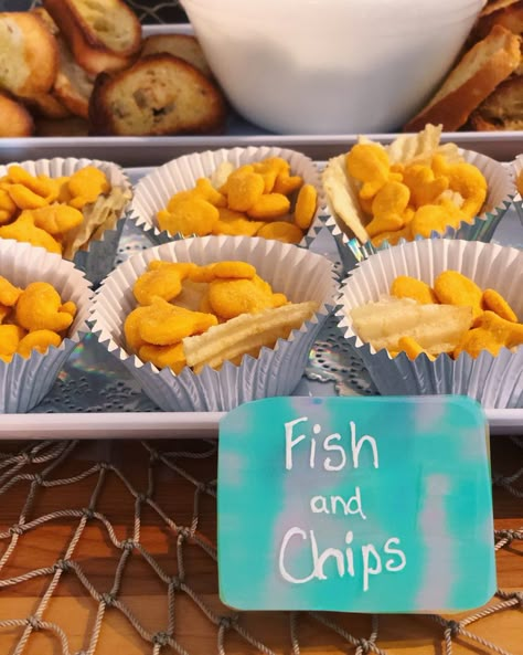 Mermaid Pool Party, Pool Party Snacks, Mermaid Birthday Party Food, Mermaid Party Food, Chips Food, Pool Party Food, Pool Party Cakes, Mermaid Pool Parties, Fish Snacks