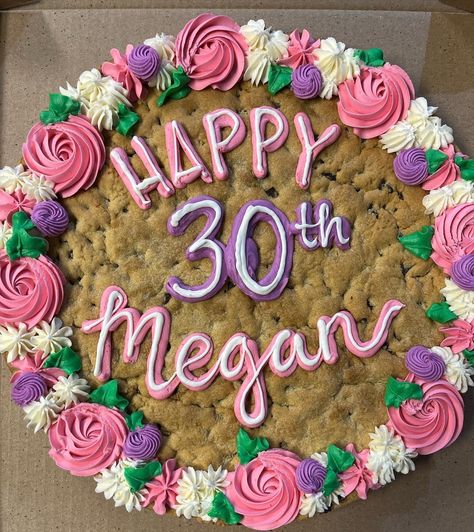 Cookie Cake Ideas Birthday, Flower Cookie Cake, Great American Cookie, Pretty Cookie Cake, Birthday Cookie Cakes, Big Cookie Cake, Cookie Cake Borders, Mothers Day Cookie Cake, Message Cookies Ideas