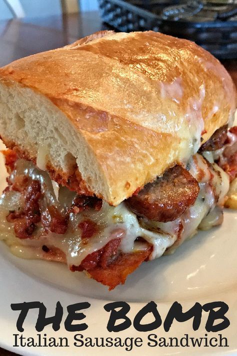 Sandwich Italian, Italian Sausage Sandwich, Sausage Sandwich, Sandwhich Recipes, Best Sandwich Recipes, Summer Sandwiches, Sausage Sandwiches, Italian Sausage Recipes, Hot Sandwich