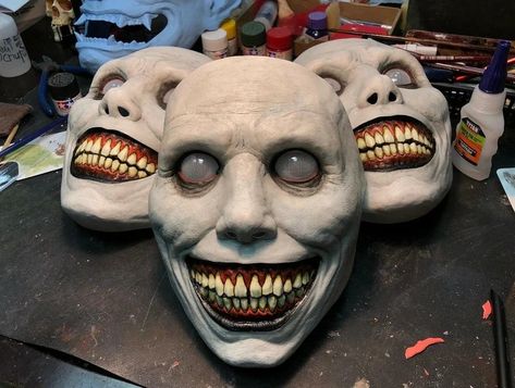 Scary Smile, Scary Halloween Masks, Demon Mask, Masks Halloween, Mascaras Halloween, Ghost Skull, Creepy Ghost, Plastic Mask, Horror Costume