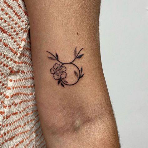 Male Knee Tattoo Ideas, Tattoo Ideas Zodiac Signs Taurus, Horoscope Taurus Tattoo, Taurus Heart Tattoo, Small Tattoo Taurus, Taurus Ankle Tattoo, Cute Taurus Tattoo For Women, May Taurus Tattoo, Simple Taurus Tattoo For Women