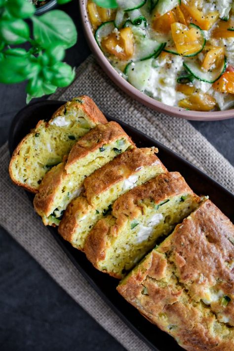 Cake Courgette Feta, Cake Feta, Courgette Cake, Cake Courgette, Appetizers Easy Finger Food, Easy Baking Recipes Desserts, Healthy Sweets Recipes, Batch Cooking, Veg Recipes