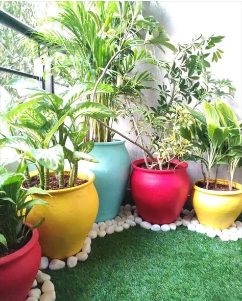 Terrace Potted Plants, Colorful Balcony Decor, Balcony Decoration Ideas With Plants, Colorful Planters Pots, Colorful Balcony Ideas, Artificial Grass Balcony, Klein Balkon Decor, Colorful Planters, Small Balcony Garden