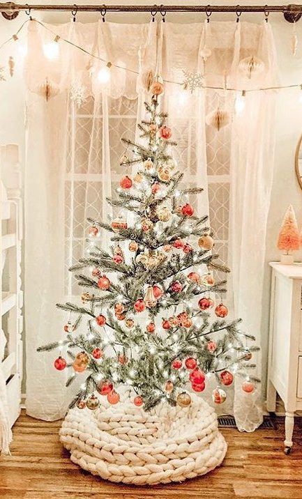 Farm Christmas Decorations, Farmhouse Christmas Tree Decor, Rustic Farmhouse Christmas Tree, Old Fashion Christmas Tree, Rustic Farmhouse Christmas, Farm Christmas, Christmas Rustic, Farmhouse Christmas Tree, Shabby Look