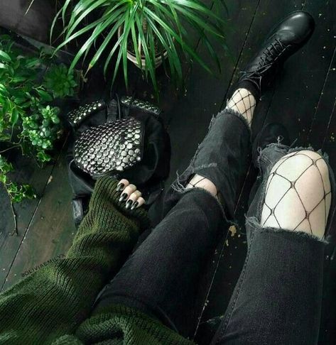 Mathilda Lando, Walburga Black, Slytherin Pride, Slytherin House, Slytherin Aesthetic, Witch Aesthetic, Nina Dobrev, Grunge Style, On The Ground