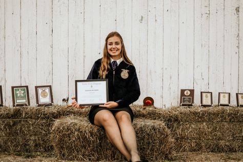 Awards :) Senior Picture Ideas Ffa, Ffa Senior Pictures, Ffa Pictures, Cowgirl Senior Pictures, Ffa Jacket, Softball Senior Pictures, Pic Inspiration, Ffa, Senior Photo