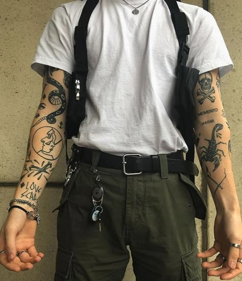 Minimal Tattoos, Grunge Tattoo, Boy Tattoos, Aesthetic Tattoo, Vintage Grunge, Look Cool, Tattoo Design, Tattoos For Guys, Aesthetic Clothes