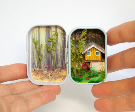 Tin Dioramas, Miniature Houses and DIY Room Boxes,... | Altoid Tin Ideas, Mini Diorama, Tin Ideas, Box Diorama, Matchbox Crafts, Miniature Dollhouse Accessories, Altoid Tin, Altered Tins, Bullet Journal Lettering