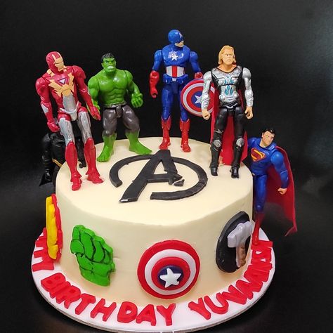 Marvel Cake Ideas Avengers Birthday, Simple Marvel Cake, Avenger Cakes For Boys, Avengers Cake Ideas, Avengers Cake Design, Marvel Birthday Cake, Ironman Cake, Avengers Cake, Marvel Birthday