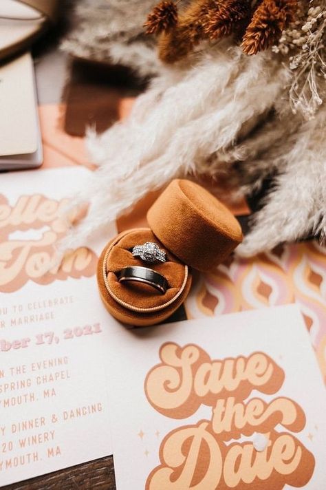 A 1970s-Inspired Wedding: A Guide to the Perfect Day Retro Fall Wedding, Boho 70s Wedding, Retro Wedding Color Palette, 70s Aesthetic Wedding, 70’s Wedding, 60s Wedding Theme, 70s Wedding Theme, 70s Wedding Aesthetic, Retro Wedding Aesthetic