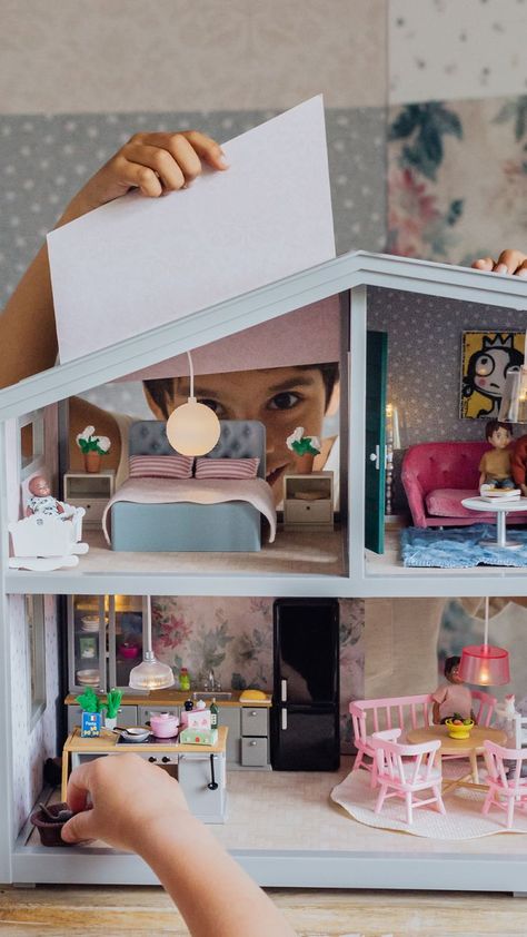 Did you know that you can buy our products at Amazon UK as well? Furnish the bedroom in your dollhouse with a double bed with luxury headboard. Put the dolls to bed with the soft pillows and plaids so they sleep well all night long. Doll House For Boys, Lundby Dollhouse, Luxury Headboard, Dolls House Furniture, Mini Dolls, House Accessories, Doll Bed, Kids Playhouse, Amazon Uk