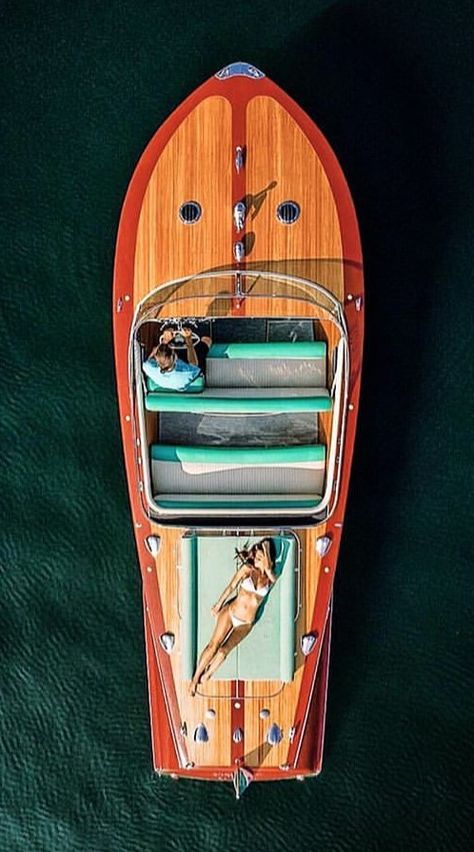 Classic Speedboat, Riva Boot, Riva Aquarama, Wooden Speed Boats, Mahogany Boat, Riva Boat, Boat Theme, Classic Wooden Boats, Boat Life