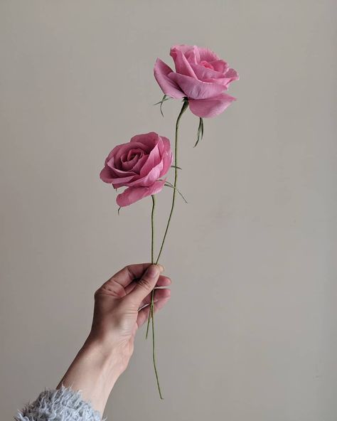 Crepe Flowers, Long Stem Flowers, Gumpaste Flowers, Paper Flower Art, Flower Bouquet Diy, Crepe Paper Flowers, Paper Flower Bouquet, Floral Craft, Origami Flowers