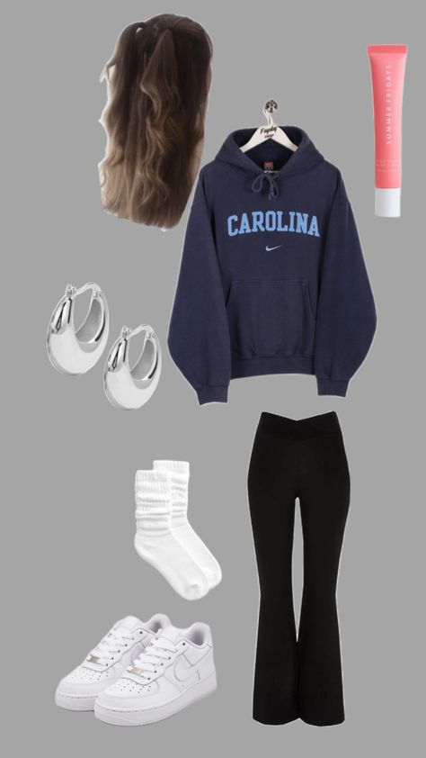 flared leggings, university sweatshirt, clean girl aesthetic Flared Leggings Outfit Casual, Scotland Outfit, Outfits With Flares, Casual School Outfit, Flare Leggings Outfit, Cute Highschool Outfits, Leggings Outfit Casual, Class Outfit, Clean Girl Aesthetic