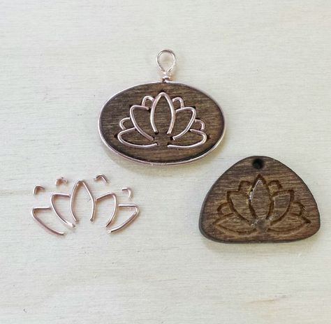 Simplified Wire Inlay on Wood: simple tutorial! Wood Jewerly, Wood Jewelry Diy, Outdoor Woodworking Projects, Wood Jewelery, Driftwood Jewelry, Intarsia Woodworking, Inlay Jewelry, Wood Inlay, Fine Woodworking