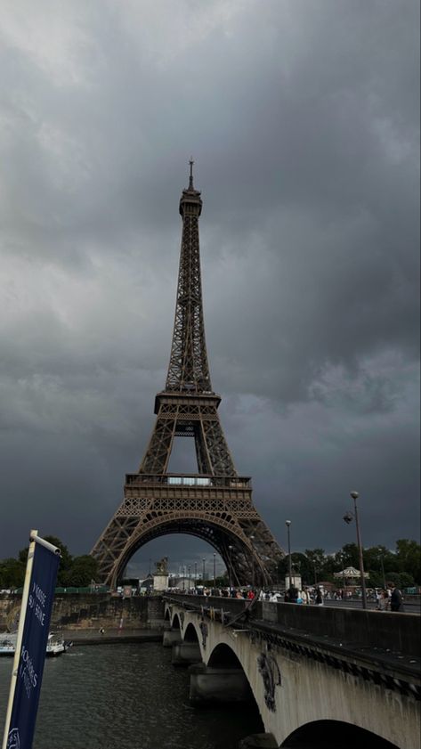 Paris Wallpaper Iphone, Paris Weather, Paris Aesthetic Wallpaper, Rainy Paris, River Aesthetic, Photography 4k, Eiffel Tower France, Nature City, Paris Wallpaper