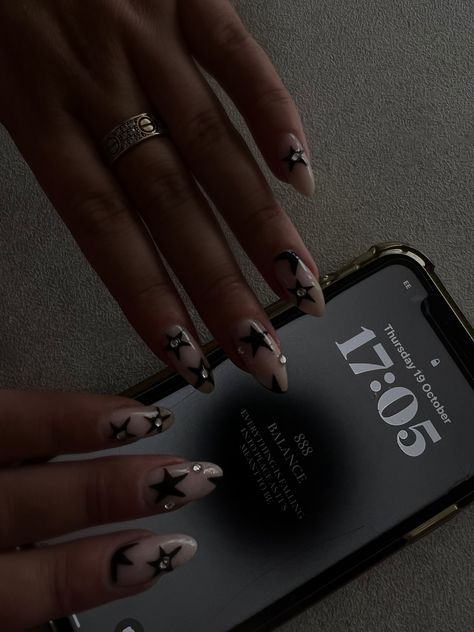 Weeknd Nail Art, Gothcore Nails, The Weeknd Themed Nails, Tate Mcrae Nails Ideas, Tate Mcrae Nails, Diy Birthday Nails, The Weeknd Nails Design, Black Nails With Stars, Black French Tip Nails Almond