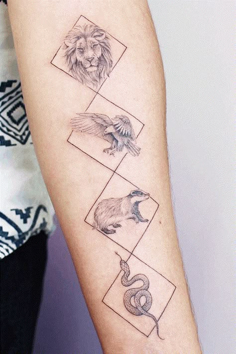 23 Amazing Harry Potter tattoos you have to see! #HarryPotter #tattoo Tatuagem Percy Jackson, Harry Tattoos, Diy Tattoo Permanent, Wanderlust Tattoo, Hp Tattoo, Model Tattoo, Tato Henna, Harry Potter Tattoos, Inspiration Tattoos