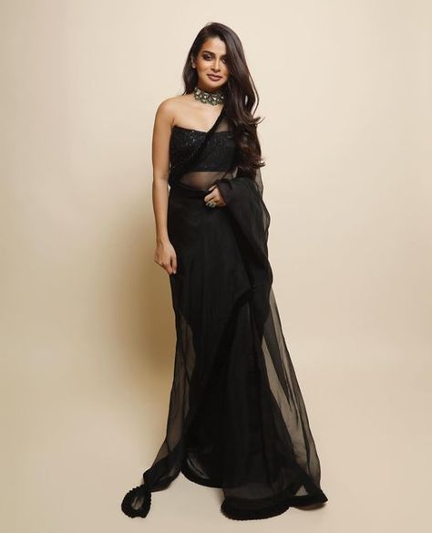 Tanya Ghavri, Saree Pic, Manish Malhotra Saree, Plain Sarees, Plain Saree, Desi Clothes, Is It Just Me, Manish Malhotra, Black Saree