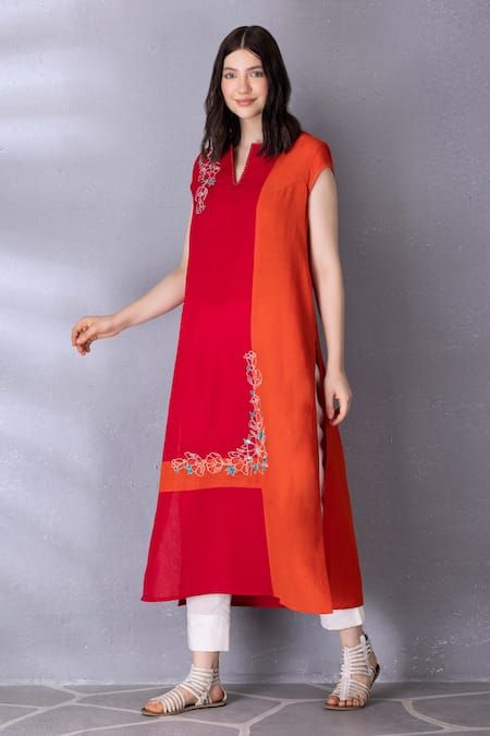 Tunic With Pants, Simple Kurtis, Long Frock, Pant For Women, Kurta Dress, Long Frocks, Floral Color, Punjabi Suits, Churidar