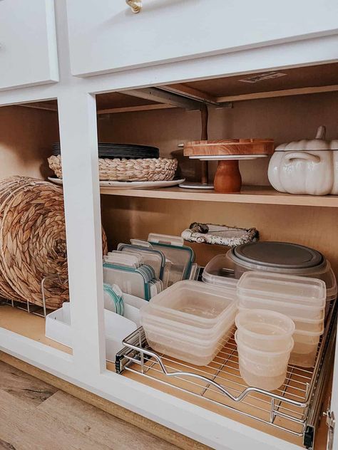 Organized kitchen cabinet with tupperware Cabinet Tupperware Organization, Tupperware Storage Cabinet, Tupperware Cupboard Organizing, Tupperware Lid Storage, Tupperware Organizing Cabinets, Tupperware Storage Organization, Tupperwear Organization, Tubberware Organization Cabinet, Organize Tupperware Cabinet