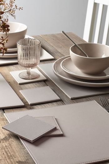 4 Round Textured Reversible Faux Leather Placemats And Coasters Set Placemats Ideas Dining Rooms, Promotional Items Marketing, Leather Placemats, Modern Placemats, Dining Table Placemats, Leather Kitchen, Leather Coasters, Stylish Tables, Table Placemats