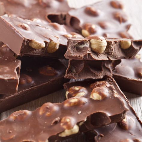 Hazelnut Bark, Chocolate Clusters, Chocolate Bark Recipe, Healthy Candy, Chocolate Dishes, Hazelnut Chocolate, Carob Chips, Bark Recipe, Cookie Bar Recipes