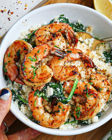 Caitlin Greene on Instagram: “GARLIC SHRIMP AND CREAMY RICOTTA CAULIFLOWER-SPINACH GRITS. [Paleo/dairy-free/keto-friendly.] Happy Sunday! I hope you’re all having an a…” Shrimp Skillet Recipes, Dinner Shrimp, Buttered Shrimp Recipe, Skillet Shrimp, Flavorful Shrimp, Shrimp Scampi Recipe, Shrimp Dinner, Scampi Recipe, Sauteed Shrimp