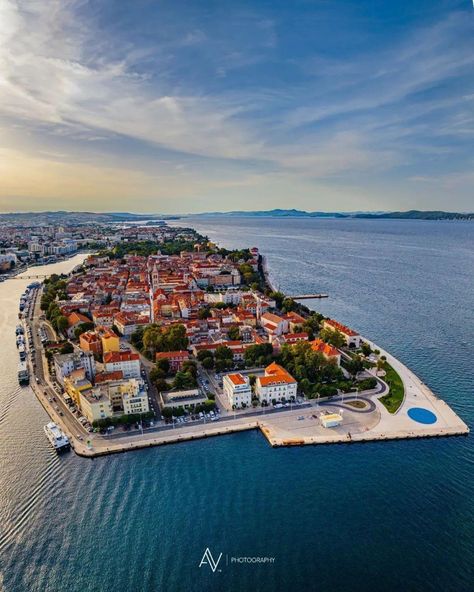 Zadar, #Croatia🇭🇷 - - Reposted from @a.v_b.o.s.s Croatia Zadar, Zadar Croatia, Solo Trip, Southern Europe, Places In Europe, Zadar, Dubrovnik, Greek Islands, Dream Destinations