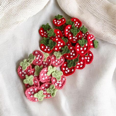 Strawberry appliques will become hair clips for flower girls. You can order as buckles or appliques.🍓🍓 #knitter #crochet #knitting #hairclip #hairclaw #hairclips #hairstyle #items #appliqué #embellishment #patches #appliquemotif #crochetapplique #appliques #motif #patchescustom #scrapbooking #strawberry🍓 #strawberrys #strawberry #starapplique #kidsblanket #fruitappliqué #fruitappliquecardigan #crochetstrawberry #fruitpatch Crochet Strawberry Applique, Strawberry Applique, Crochet Strawberry, Crochet Knitting, Flower Girls, Appliques, Hair Clips, Scrapbooking, Knitting