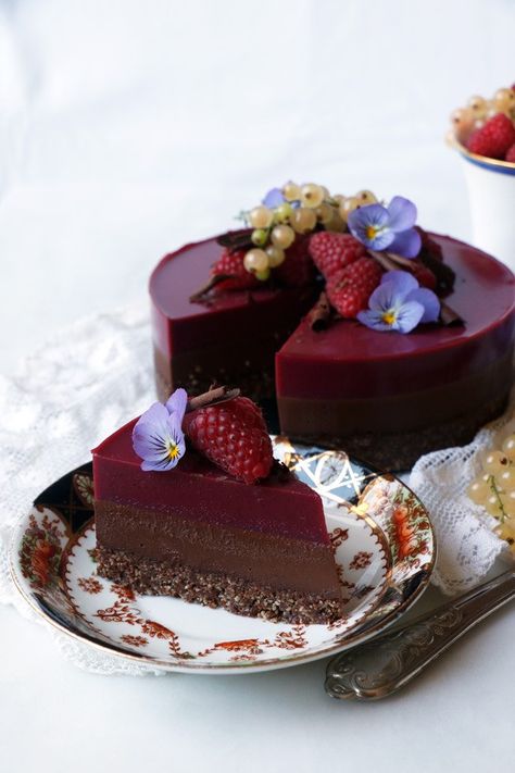 Nirvana Birthday, Bavarois Recipe, Chocolate And Raspberry, Grain Free Desserts, Cake Chocolat, Cake Vegan, Happy Design, Chocolate Raspberry, Vegan Cake